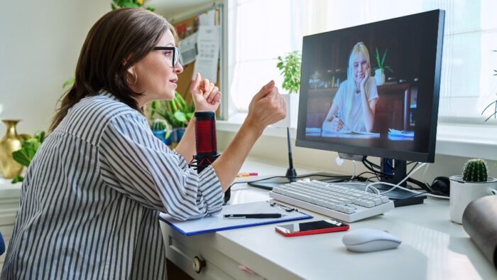 Si incoraggiano le cliniche a offrire servizi di supporto psicologico, tra cui consulenza individuale e gruppi di supporto, per aiutare i pazienti ad affrontare queste sfide emotive.